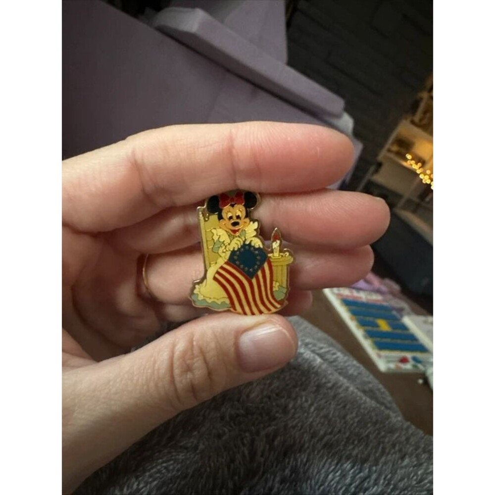 1989 Vintage Disney Trading Pin Minnie Mouse, Patriotic, Betsy Ross